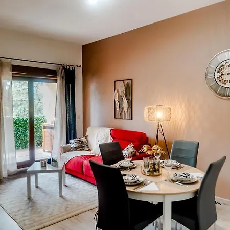 Apartment Moderne Avec Piscine, Garage Prive Et Terrasse Sud *