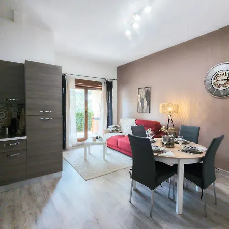 Apartment Moderne Avec Piscine, Garage Prive Et Terrasse Sud