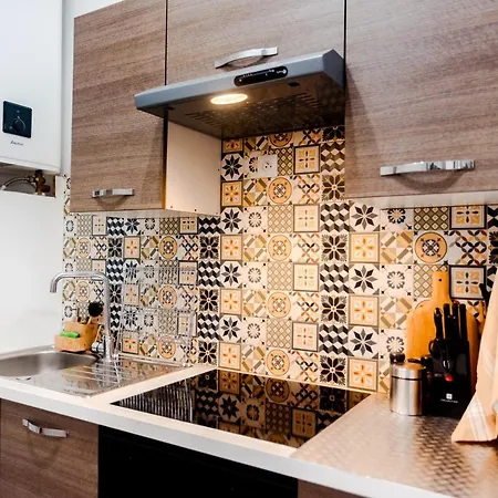 Apartment Moderne Avec Piscine, Garage Prive Et Terrasse Sud Uzes