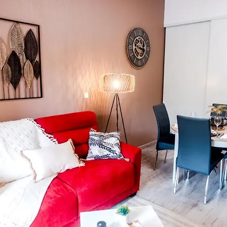 Apartment Moderne Avec Piscine, Garage Prive Et Terrasse Sud