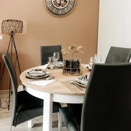 Apartment Moderne Avec Piscine, Garage Prive Et Terrasse Sud
