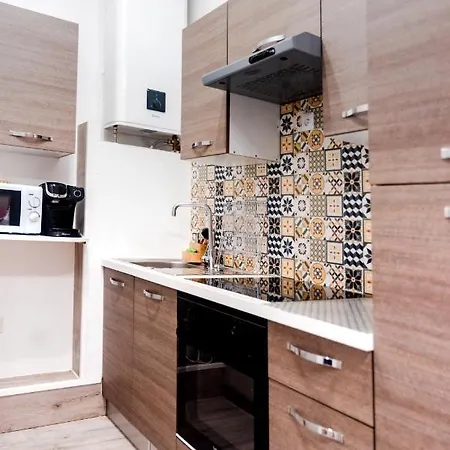 Apartment Moderne Avec Piscine, Garage Prive Et Terrasse Sud Uzes