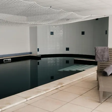 Apartment Moderne Avec Piscine, Garage Prive Et Terrasse Sud