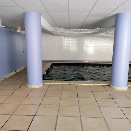 Moderne Avec Piscine, Garage Prive Et Terrasse Sud *