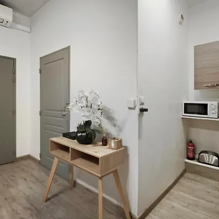 T2 Moderne Avec Piscine, Terrasse Et Parking Prive Апартаменты Юзес
