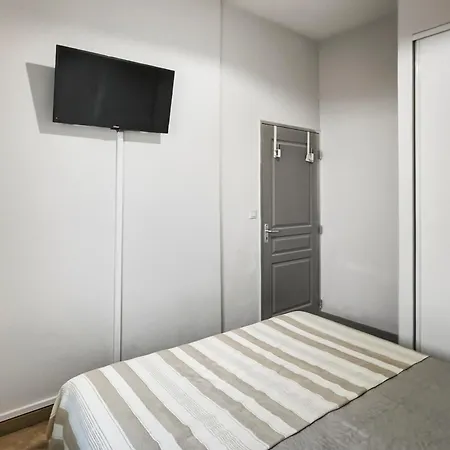 T2 Moderne Avec Piscine, Terrasse Et Parking Privé