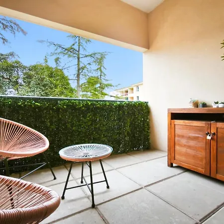 T2 Moderne Avec Piscine, Terrasse Et Parking Privé *